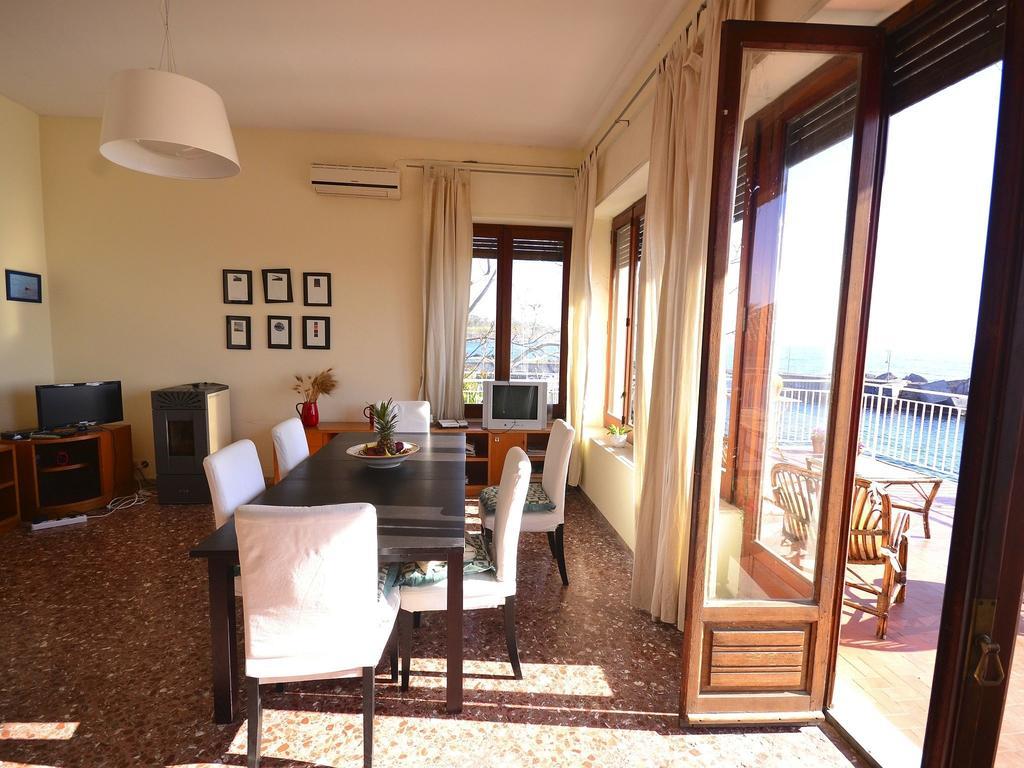 Cozy Holiday Home In Pozzillo With Terrace Acireale Exterior photo