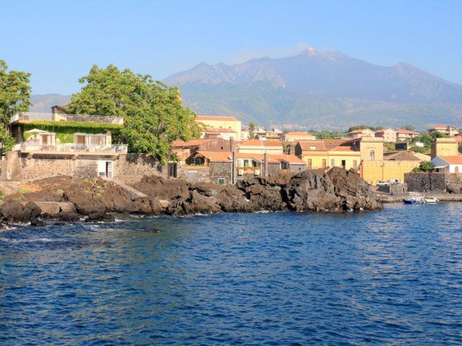 Cozy Holiday Home In Pozzillo With Terrace Acireale Exterior photo